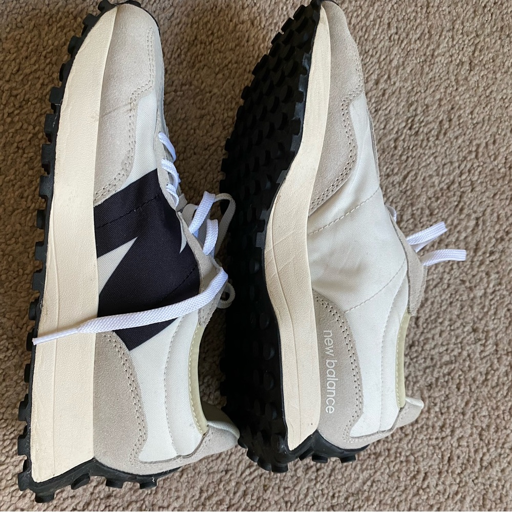 New Balance 327- size 8